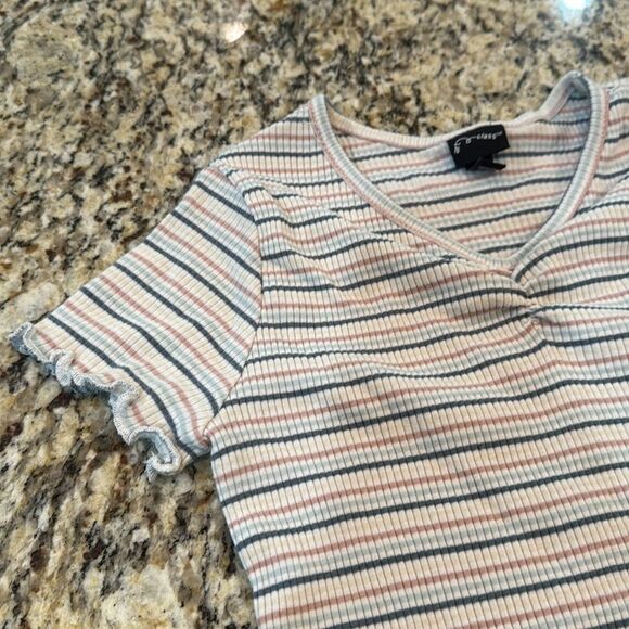 Art Class Multicolor Striped V-Neck Tee - Picture 4 of 6